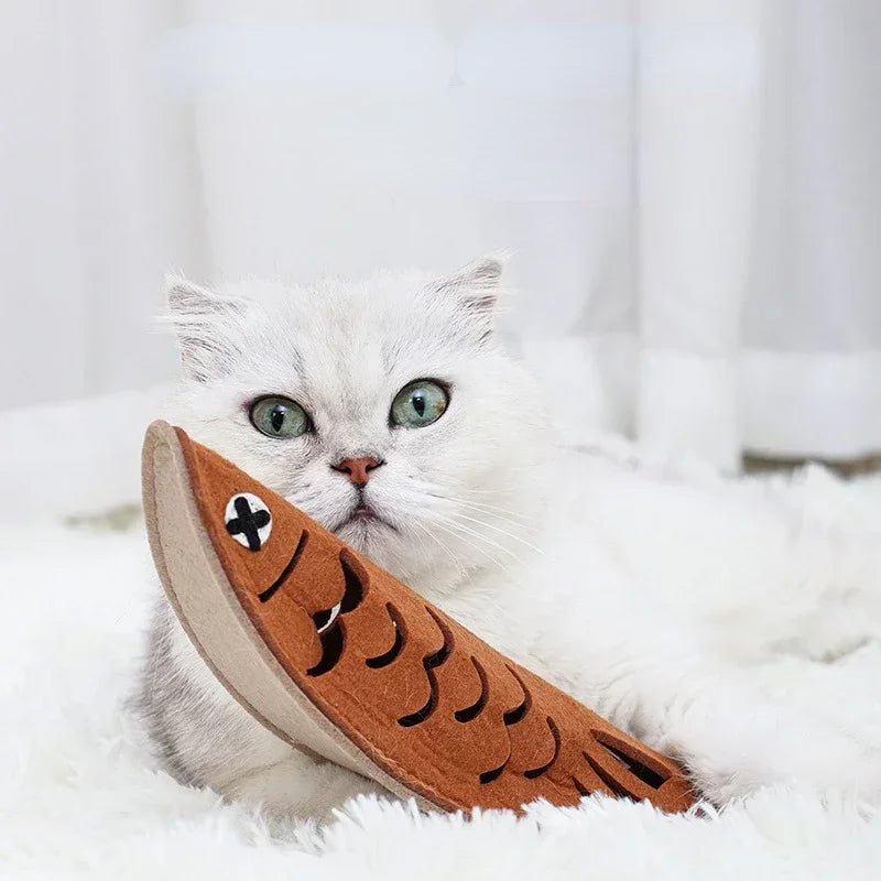 Funny Fish Shape Leaking Food Toy Bite-resistant