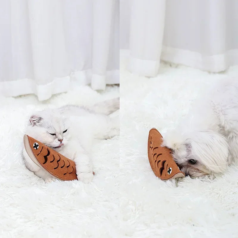 Funny Fish Shape Leaking Food Toy Bite-resistant